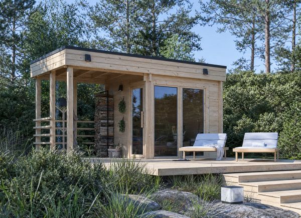 Bastustuga FREJA med övertäckt terrass (massivt timmer) – 4,5×2,5 m, 9,15 m² thumbnail 1